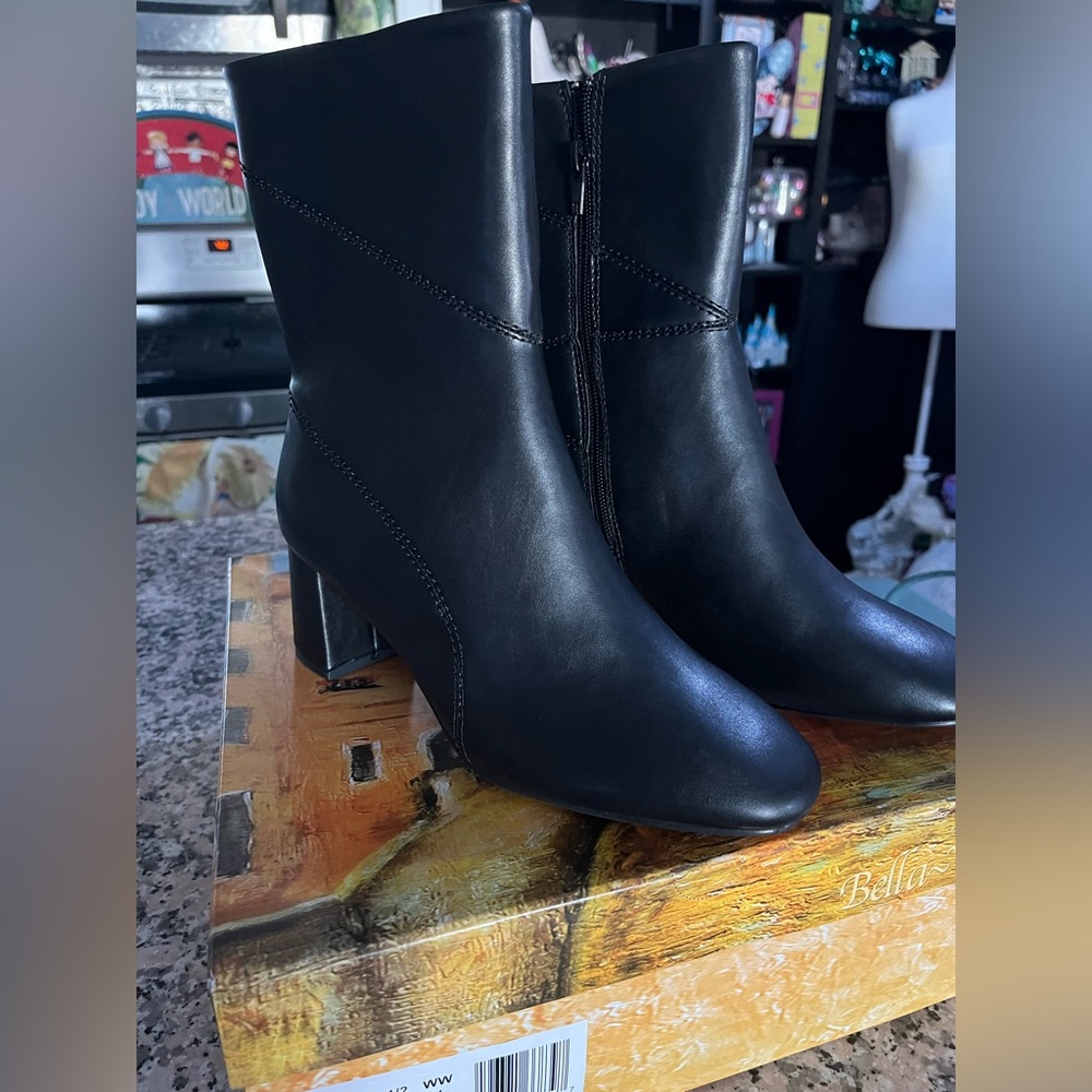 Bella Vita Elegant Black Heeled Boots